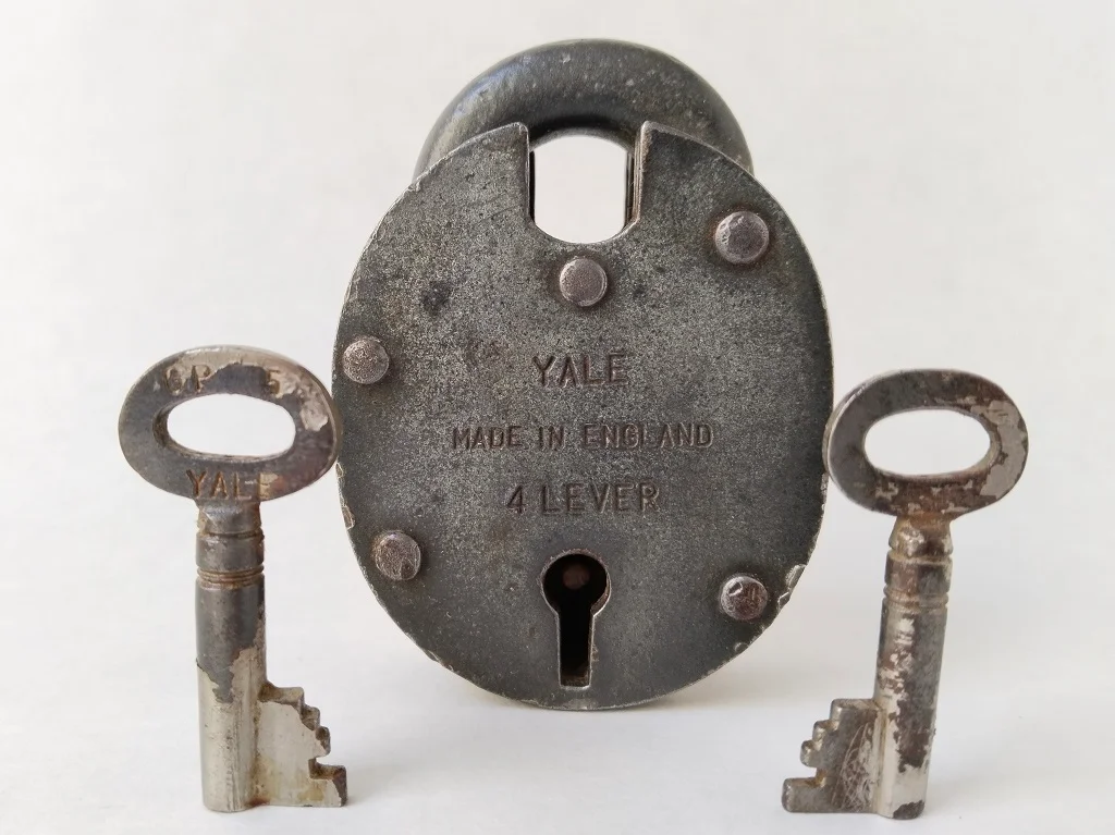 Altes Antikes Yale Vorhängeschloss Groß Englisch Mit 2 Schlüsseln ca 1910