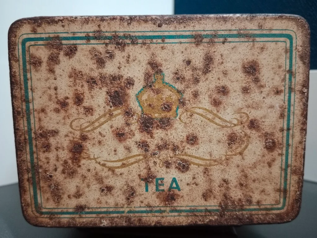 H.R.Queen Elizabeth II Coronation Vintage Tea Tin 5