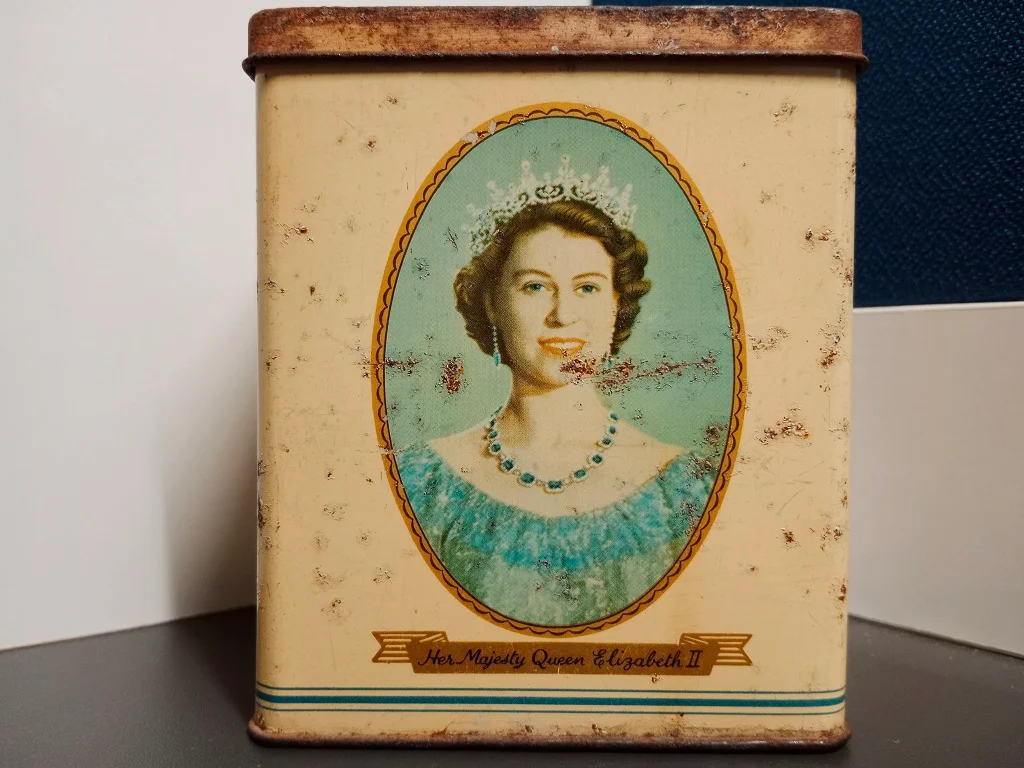 H.R.Queen Elizabeth II Coronation Vintage Tea Tin 1950s
