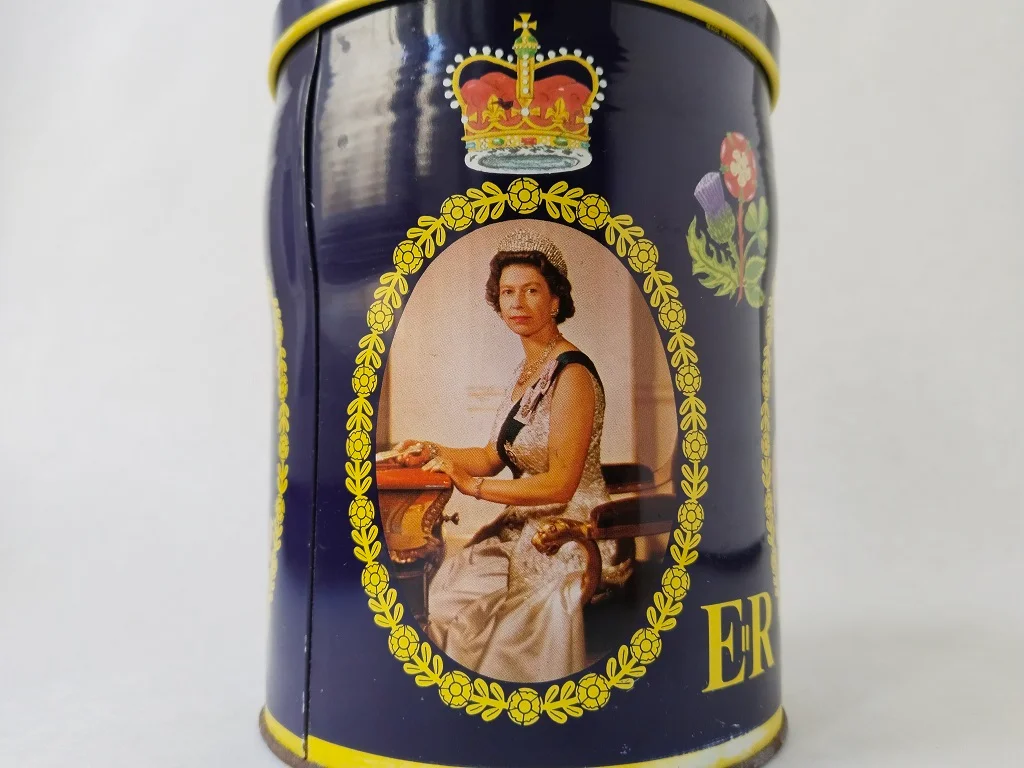 Queen Elizabeth II Silver Jubilee Memorabilia Kitchenalia 1