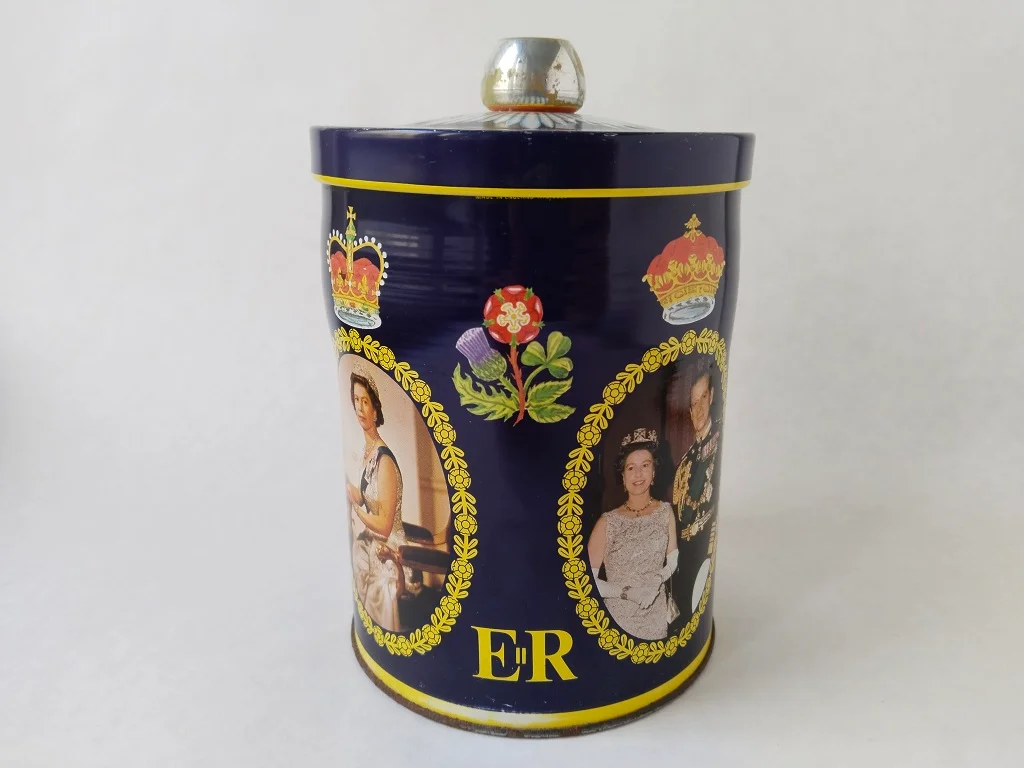 Silbernes Thronjubiläum von Elisabeth II Blechdose aus dem Jahr 1977 Vintage Zinn Dose Küchenutensilien Memorabilia