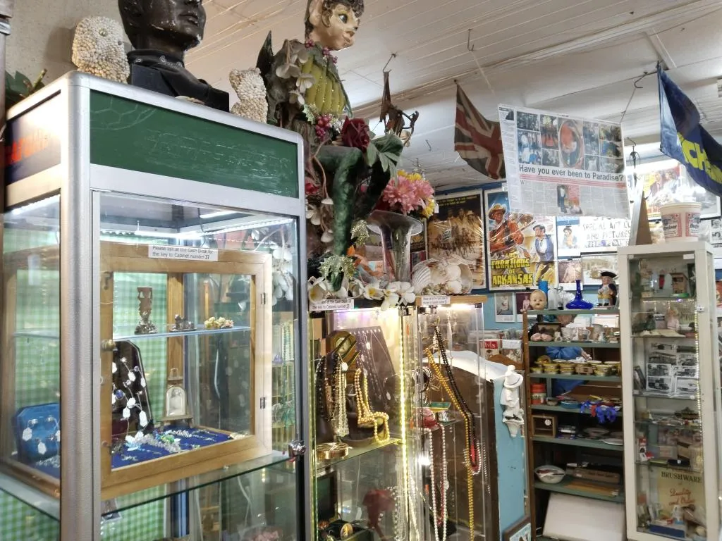 Mastering Your Antique Treasure Hunt: Insider Tips for Visiting Antique Centers