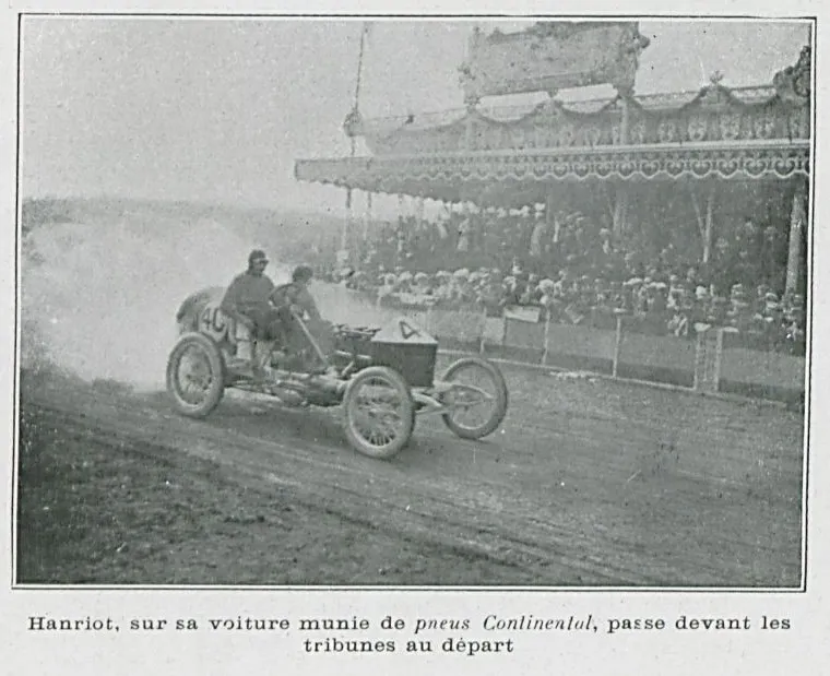 Henriot, on his car equipped with Continental tires, passes in front of the grandstands at the start of the race.