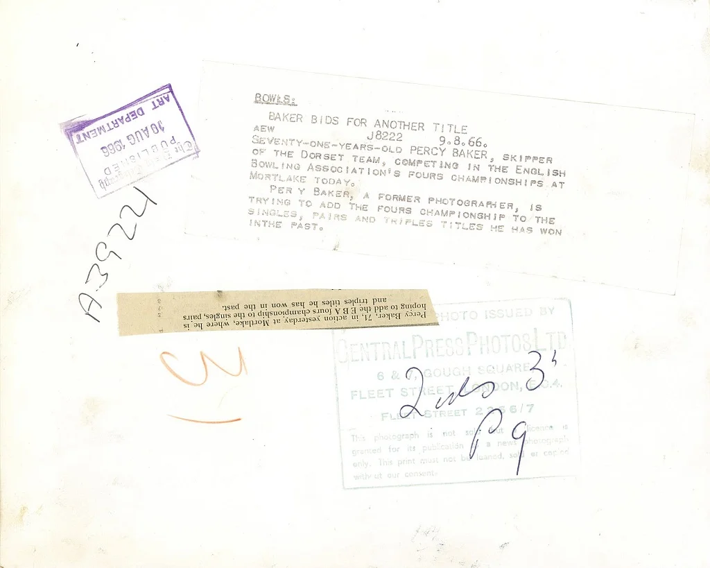 Die Rückseite von Bild 4 zeigt eine kleine Notiz mit beschreibendem Text, die oben angebracht ist.