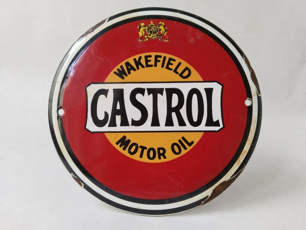 Reproduktion des Castrol Motor Oil-Schildes mit dem klassischen Wakefield-Logo, in lebendigen Farben und mit leichten Gebrauchsspuren, online verkauft für €45.